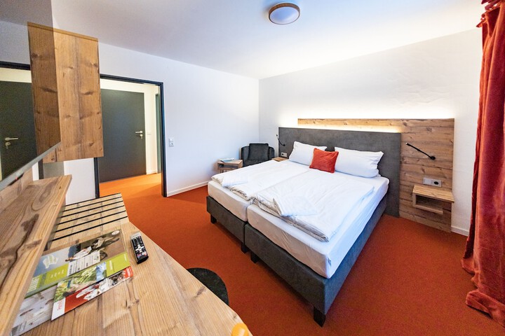 Room 7 of 32
