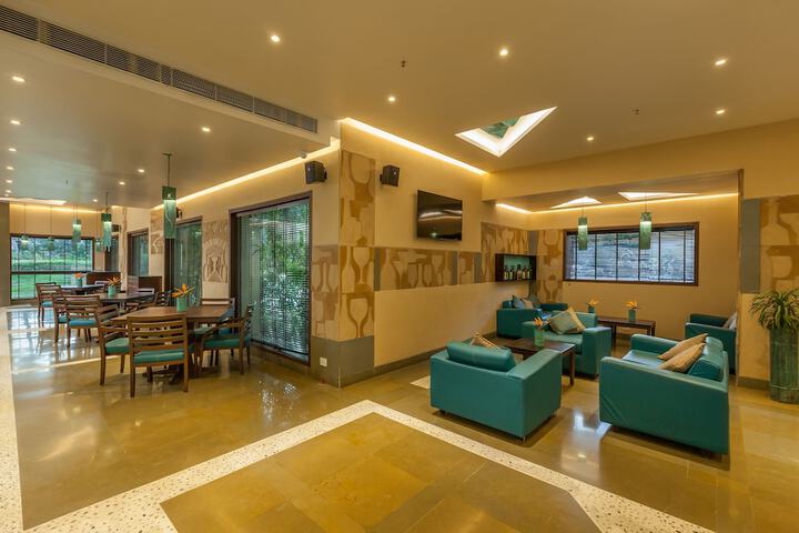 Lounge 40 of 67