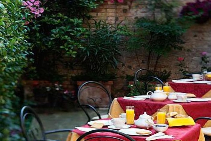 Dining Photos