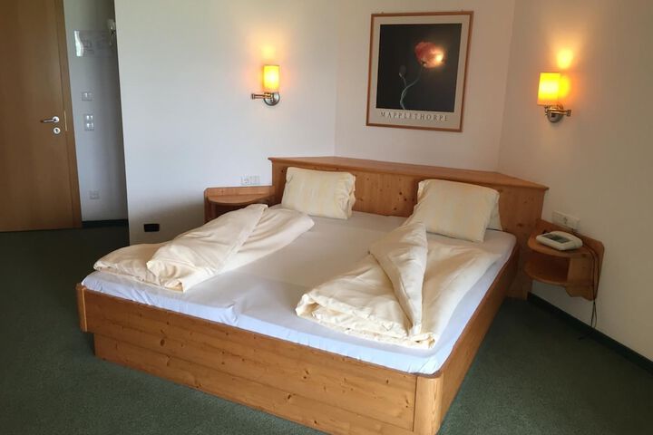 Room 8 of 52