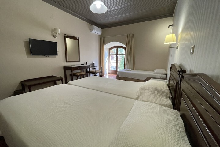 Room 14 of 33