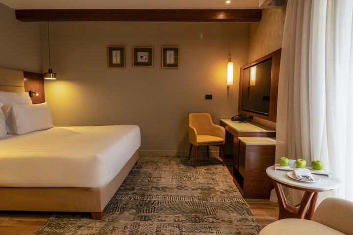 Room 15 of 36
