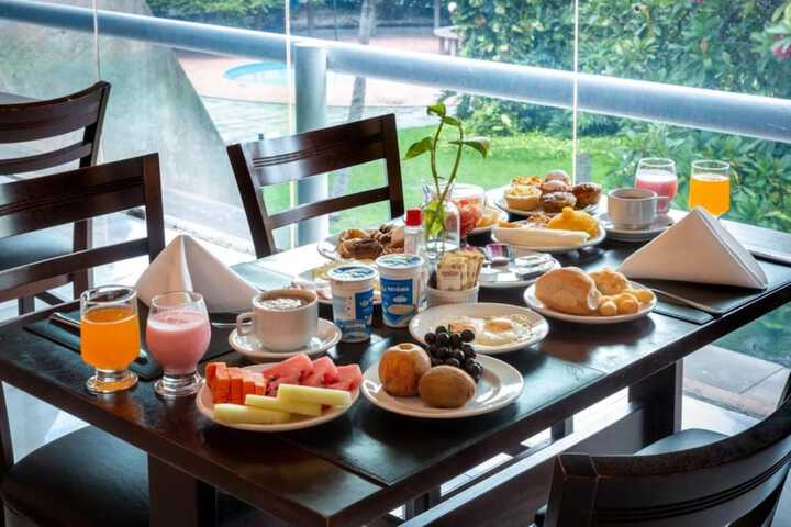 Breakfast/Coffee Service 91 of 132