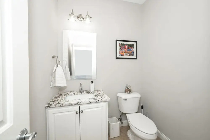 Room 4 of 9