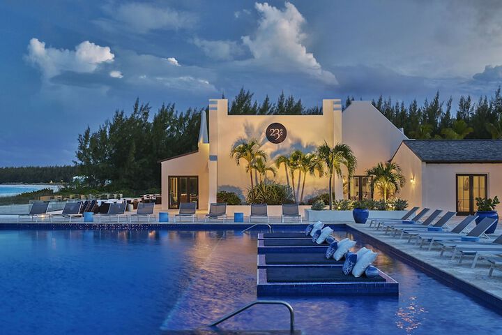 Hotel with Pool