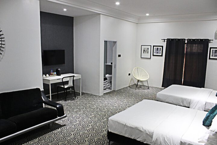 Room 10 of 68