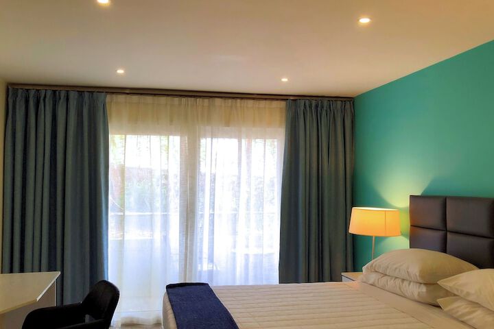 Room 3 of 68