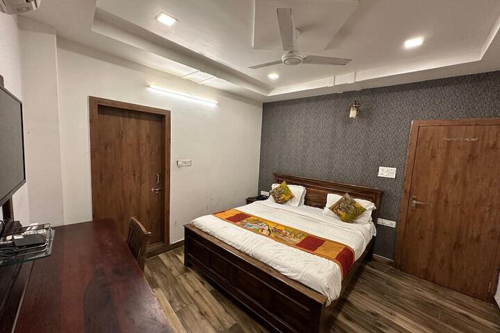 Room 15 of 54