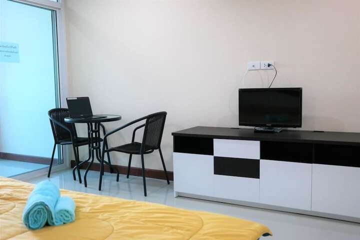 Room 8 of 9