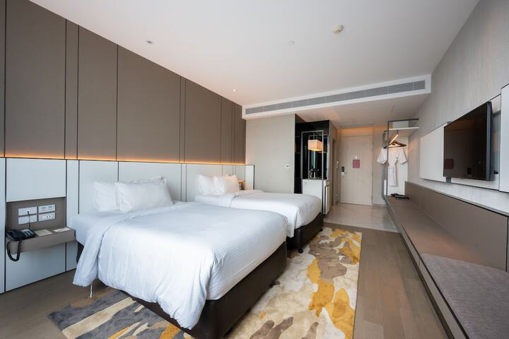 Room 38 of 151