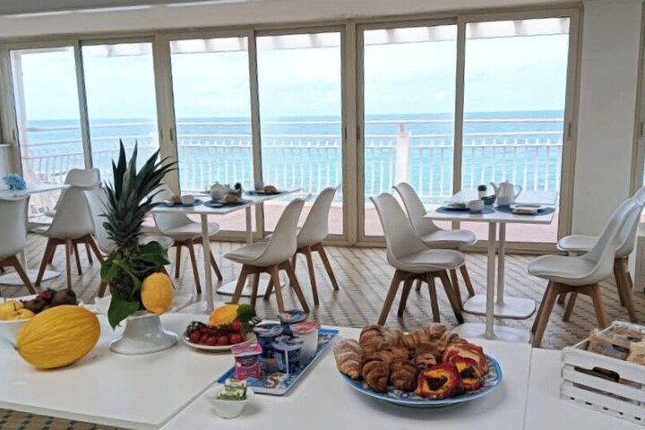 Breakfast/Coffee Service 17 of 26