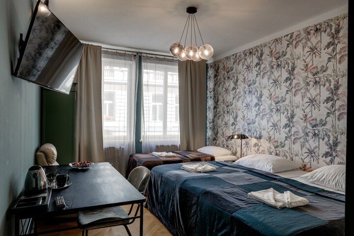 Room 9 of 24