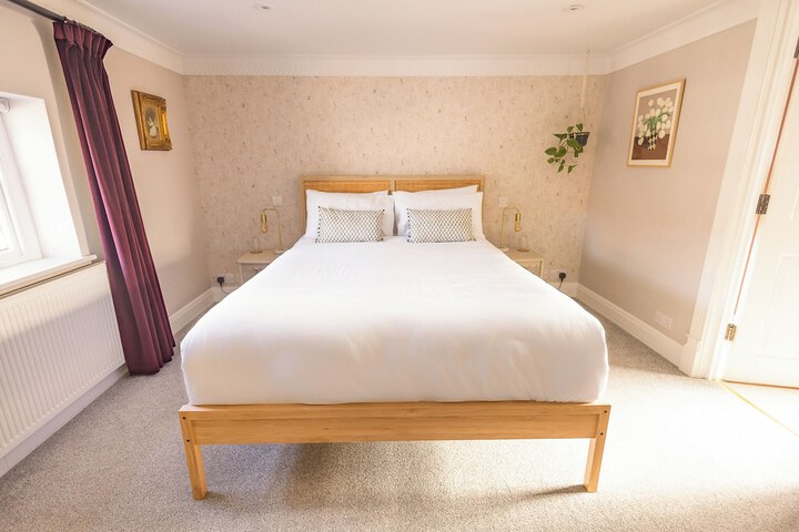 Room 7 of 65