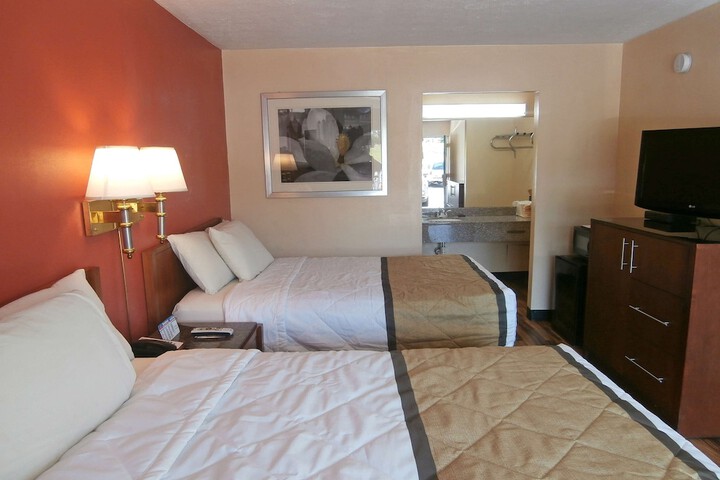 2 Double Beds (6 of 8)