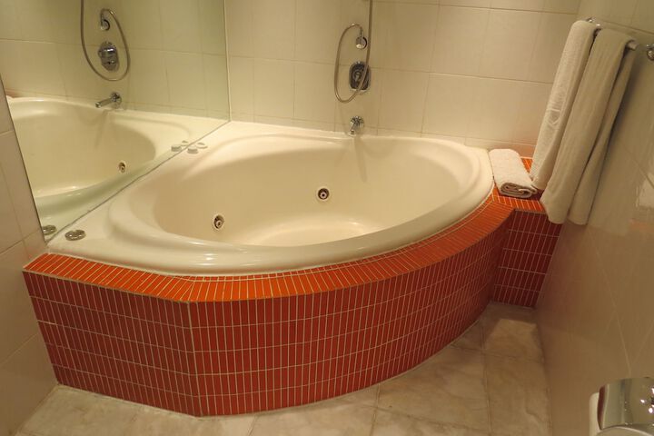 Hot Tub 9 of 9
