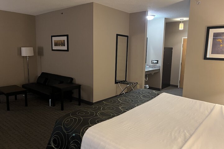 1 King Bed (9 of 17)