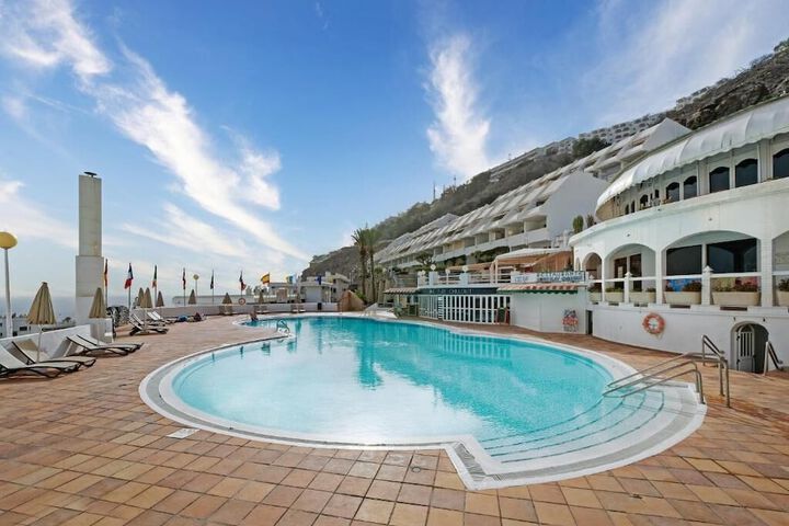 Hotel with Pool