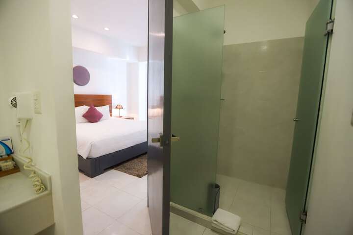 Room 27 of 37