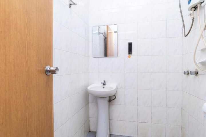 Room 8 of 12