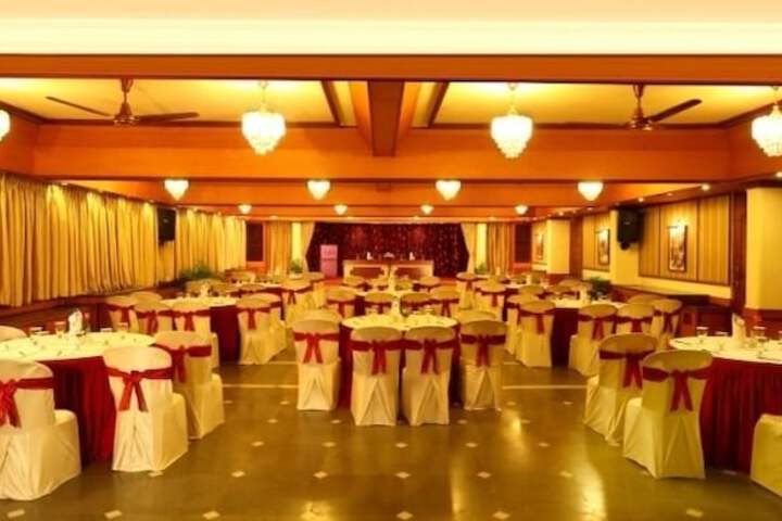 Ballroom/Hall 28 of 33