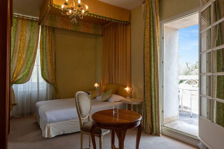 Room 5 of 48