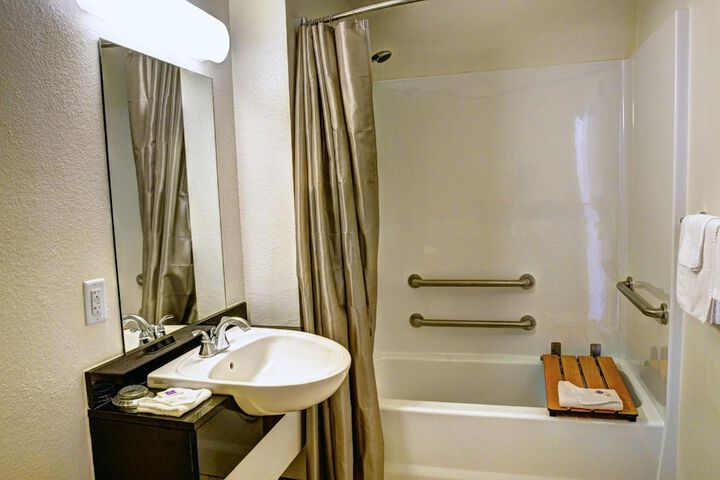 Room 21 of 42