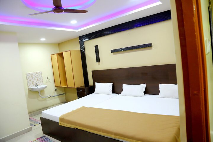 Room 4 of 30