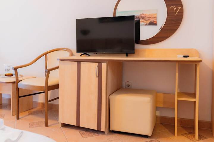 Room 18 of 25