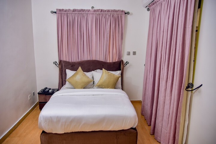 Room 7 of 38