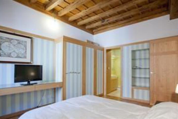 Room 9 of 20
