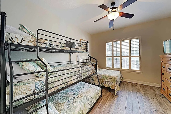 Room 4 of 17