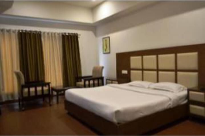 Room 5 of 40