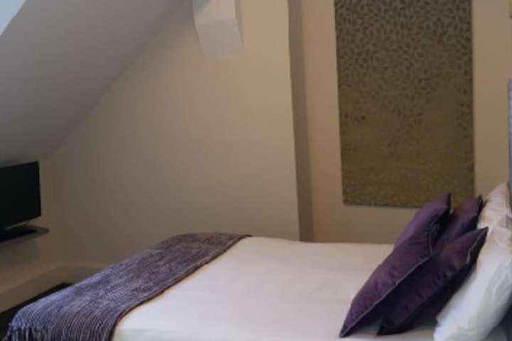 Room 9 of 29
