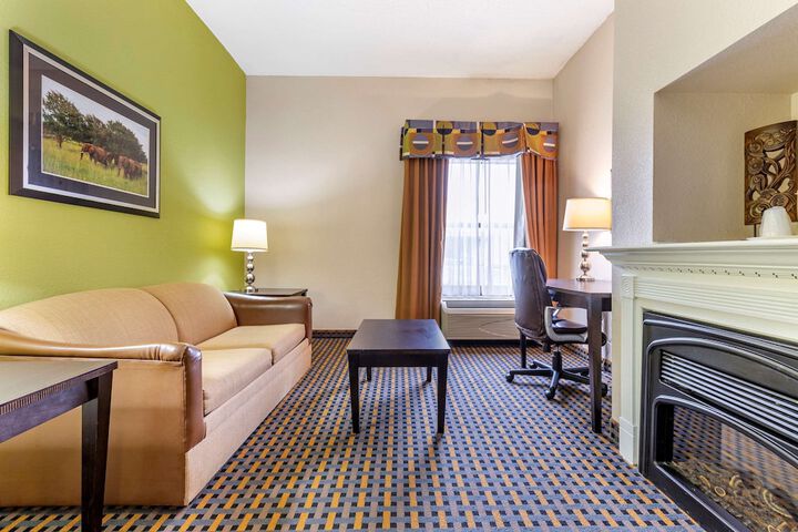 1 King Bed (3 of 19)