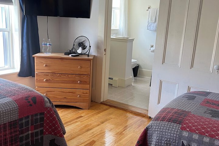 Room 7 of 103