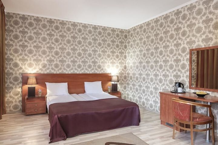 Room 10 of 45