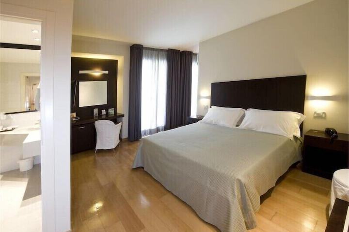 Room 13 of 92