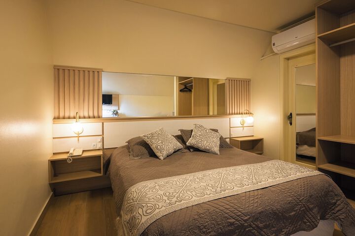 Room 17 of 44