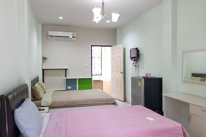 Room 34 of 195