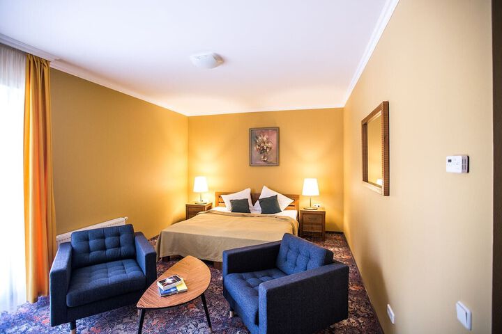 Room 6 of 75