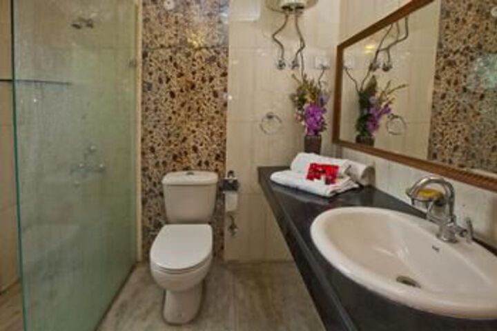 Room 2 of 25
