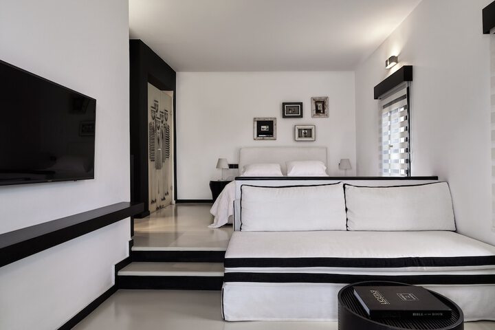 Room 28 of 83