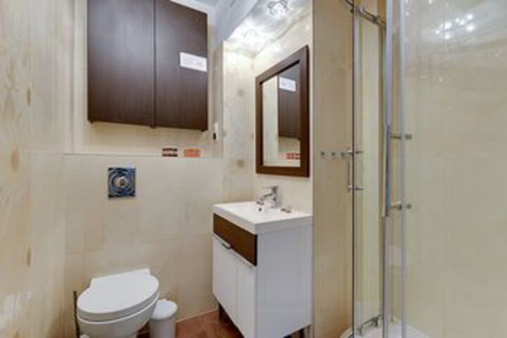 Room 8 of 65