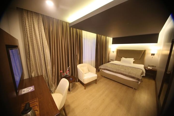 Room 6 of 44
