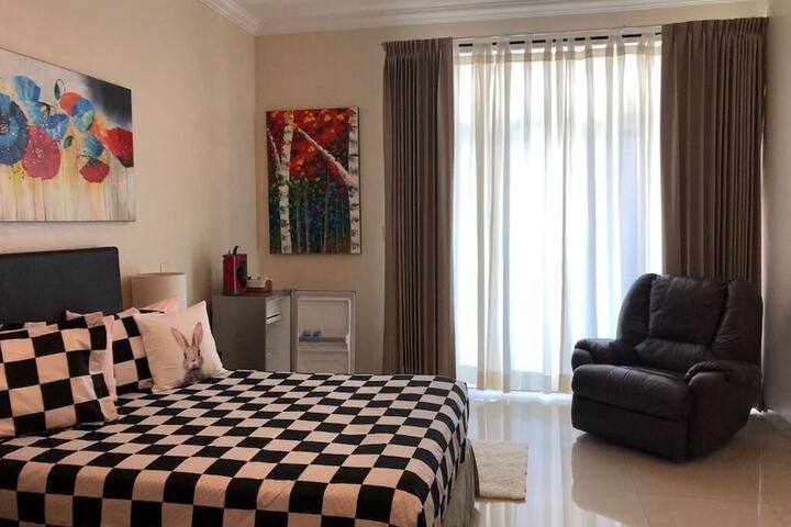 Room 3 of 117