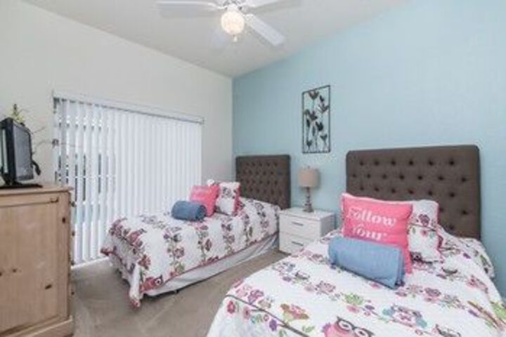 Room 11 of 25
