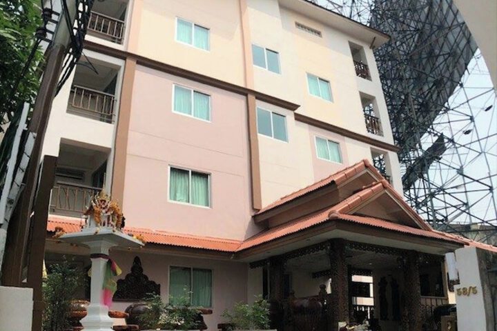 Hotel 76 of 77