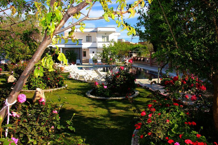 Hotel Exterior 63 of 66