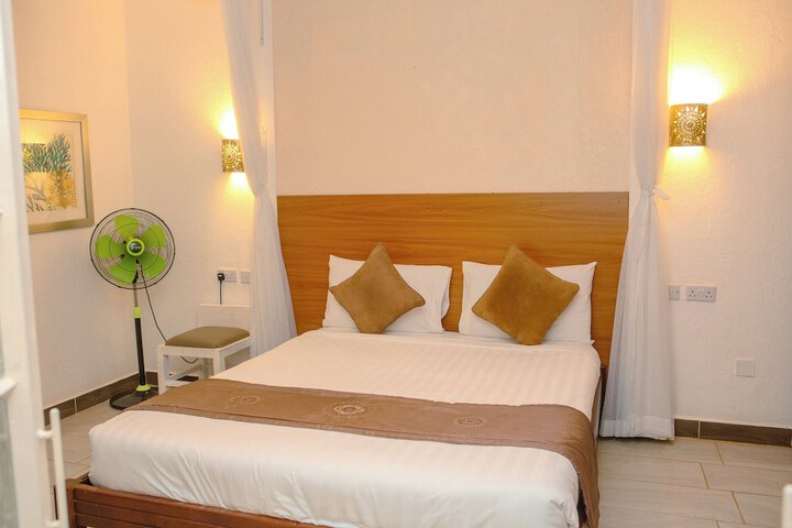 Room 4 of 37