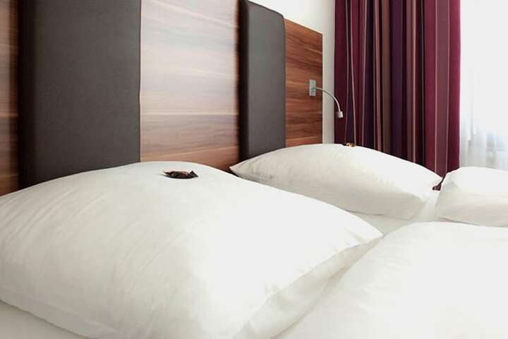 Room 4 of 20